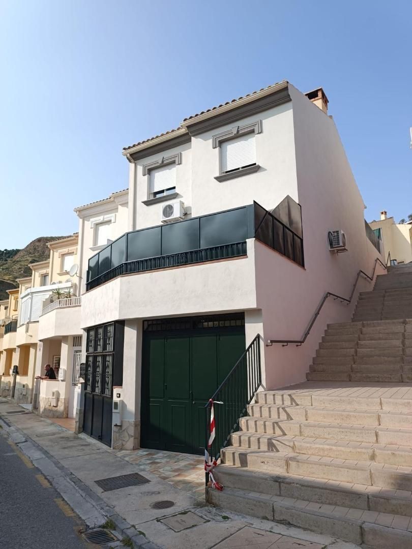 Exterior view of Single-family semi-detached for sale in Cenes de la Vega