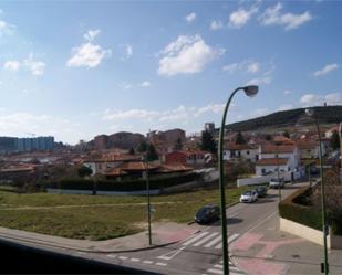 Vista exterior de Dúplex en venda en Burgos Capital amb Calefacció, Parquet i Terrassa