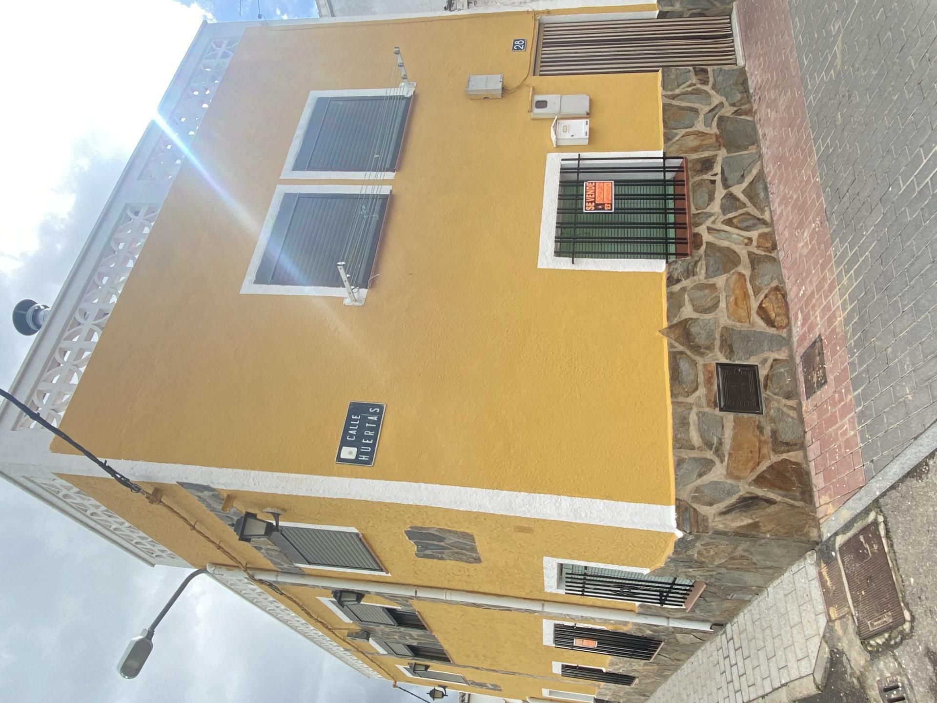 Vista exterior de Casa adosada en venda en Alaejos amb Terrassa, Moblat i TV