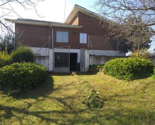 Vista exterior de Casa o xalet en venda en Santovenia amb Jardí privat, Terrassa i Traster