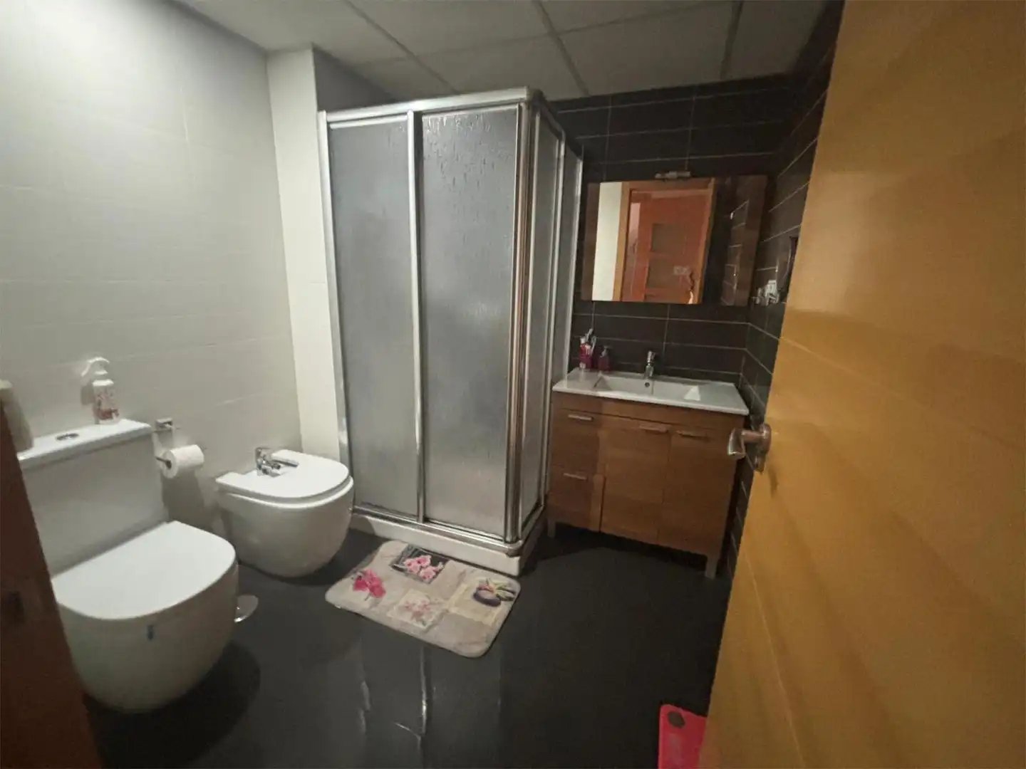 Wohnung zum Verkauf in Avenida San Sebastián, 3, Centro ciudad Badezimmer von Wohnung zum Verkauf in Linares mit Klimaanlage, Heizung und Privatgarten