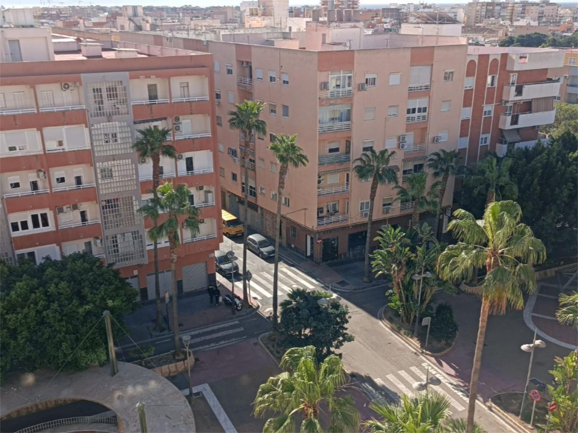 Vista exterior de Pis de lloguer en  Almería Capital amb Moblat