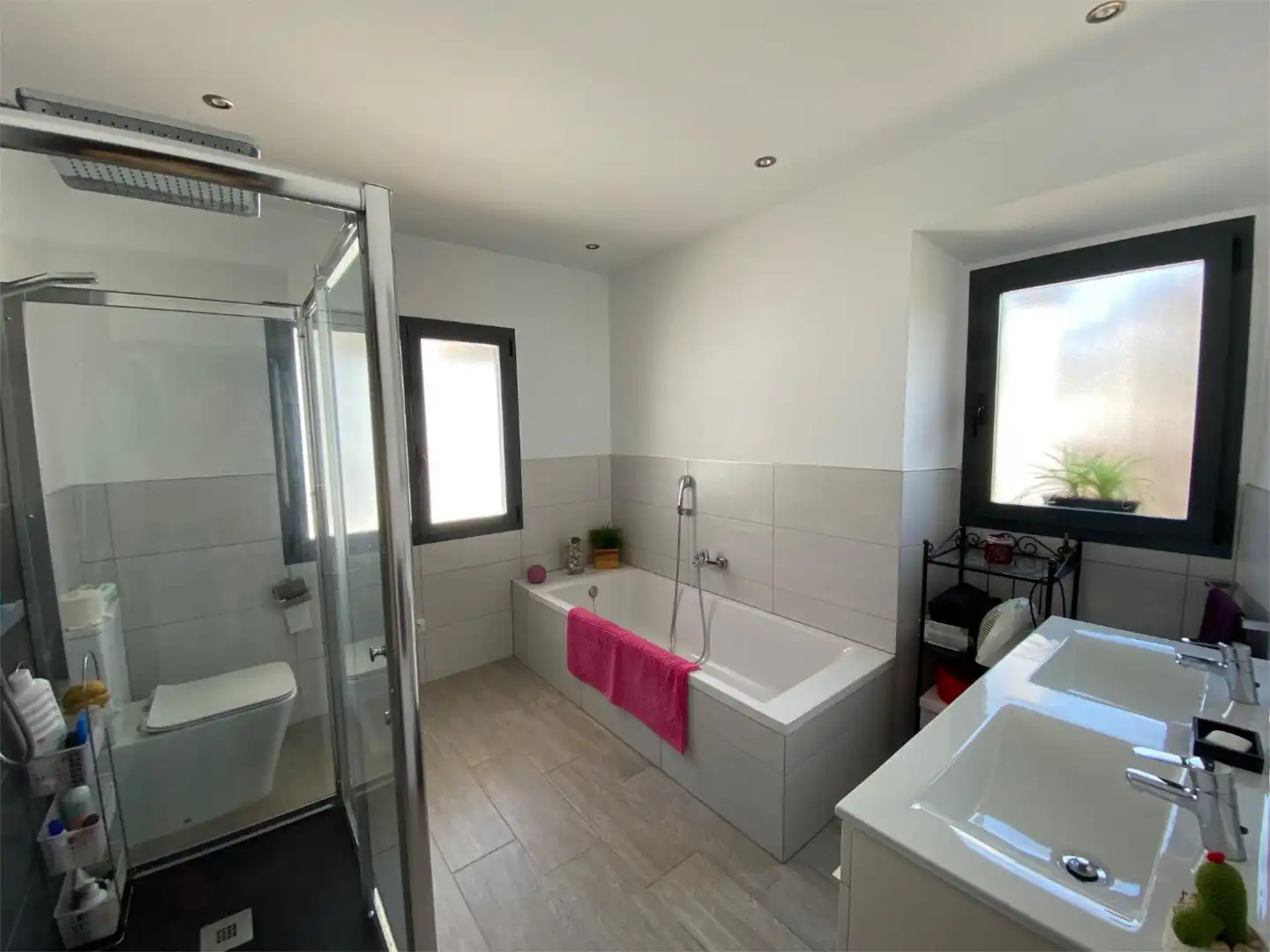 Baño de Piso en venta en  Palma de Mallorca con Aire acondicionado, Calefacción y Jardín privado