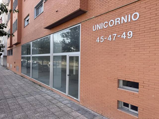 Local comercial en Venta en Calle Unicornio, 45 en Sur - PAU 4