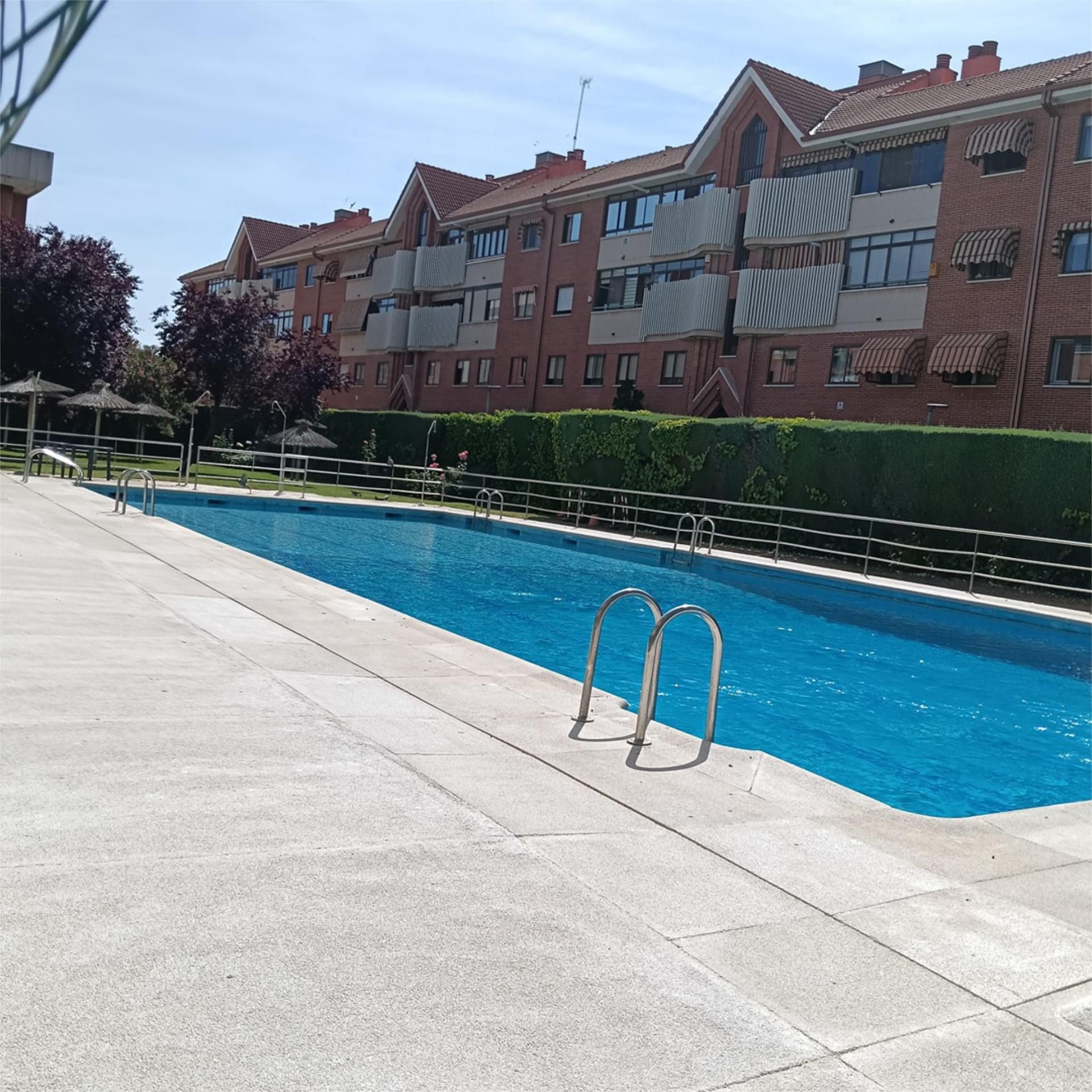 Swimming pool of Flat for sale in Alcalá de Henares  with Heating, Private garden and Parquet flooring