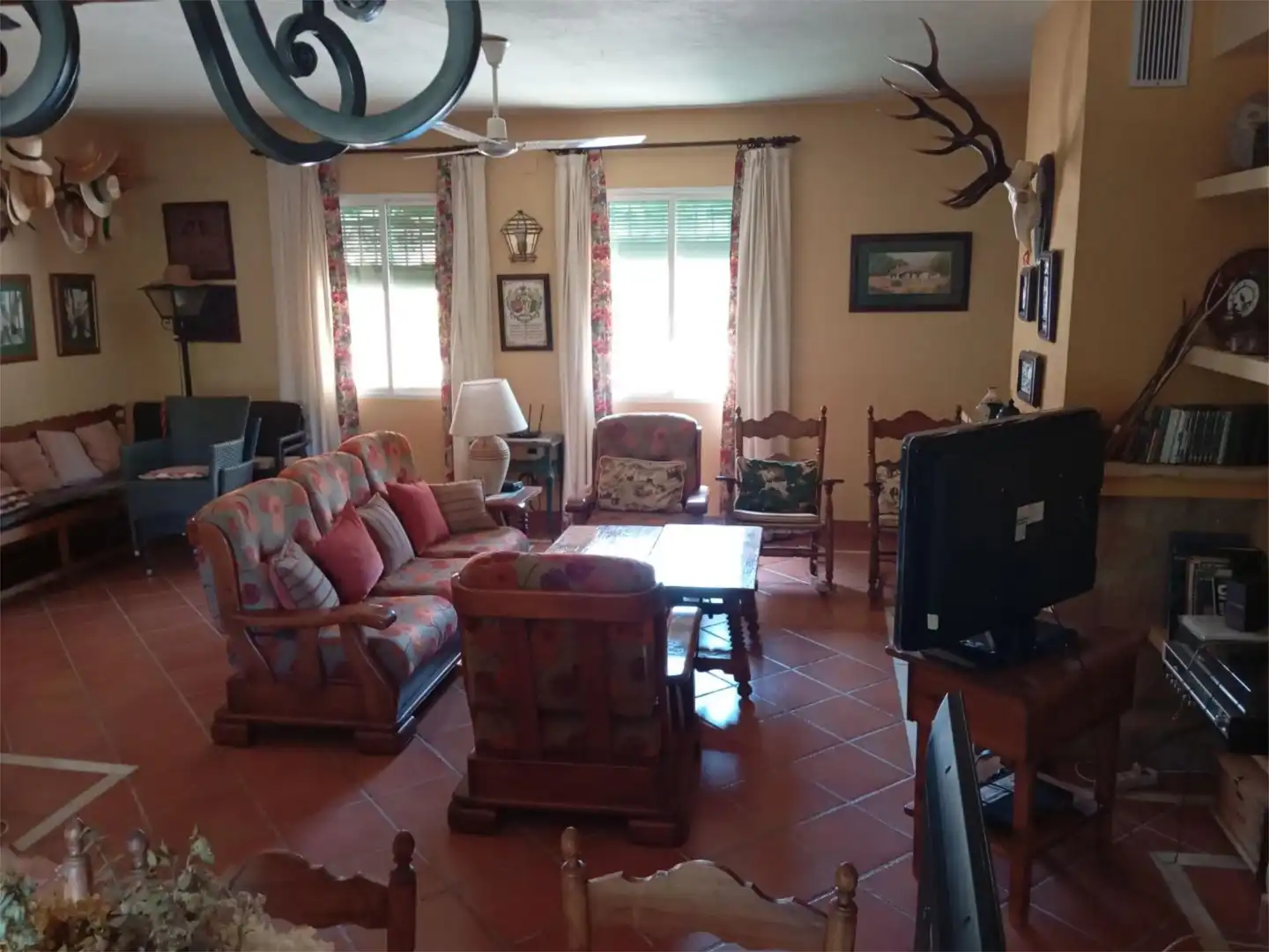 Casa o xalet en venda a Francisco Mateos El Tenazas, 1, Santa Maria de Trassierra Sala d'estar de Casa o xalet en venda en Córdoba amb Aire condicionat, Calefacció i Jardí privat