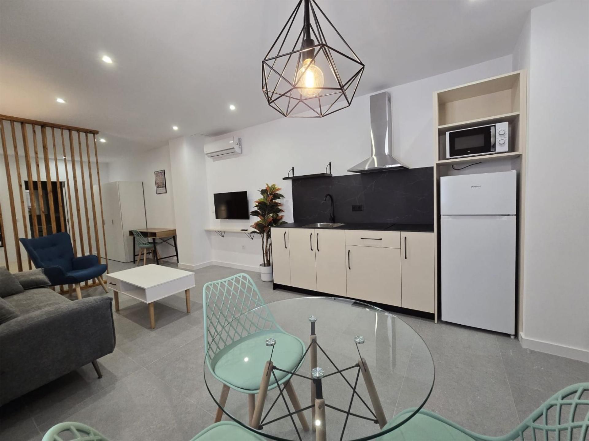 Kitchen of Flat for sale in  Granada Capital  with Air Conditioner, Heating and Furnished