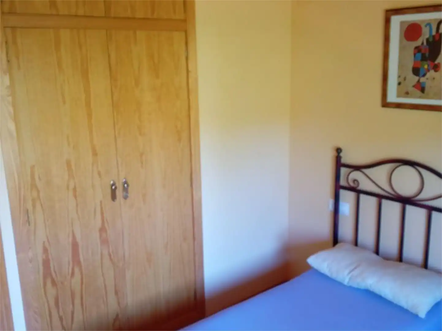 Piso en venta en Calle Picapedreros, 3, Las Jaras Habitación de Piso en venta en Córdoba con Aire acondicionado, Calefacción y Jardín privado