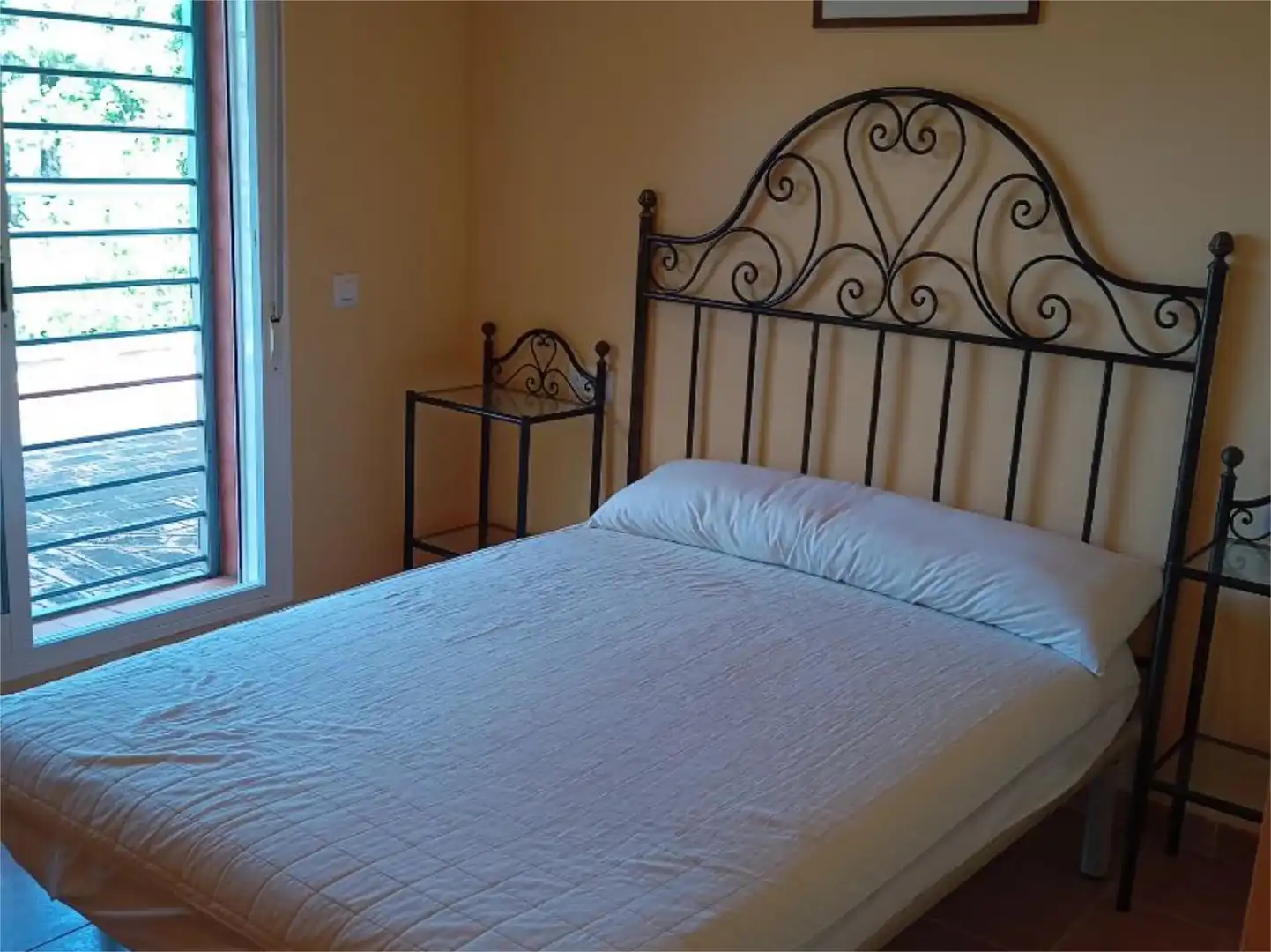 Piso en venta en Calle Picapedreros, 3, Las Jaras Habitación de Piso en venta en Córdoba con Aire acondicionado, Calefacción y Jardín privado