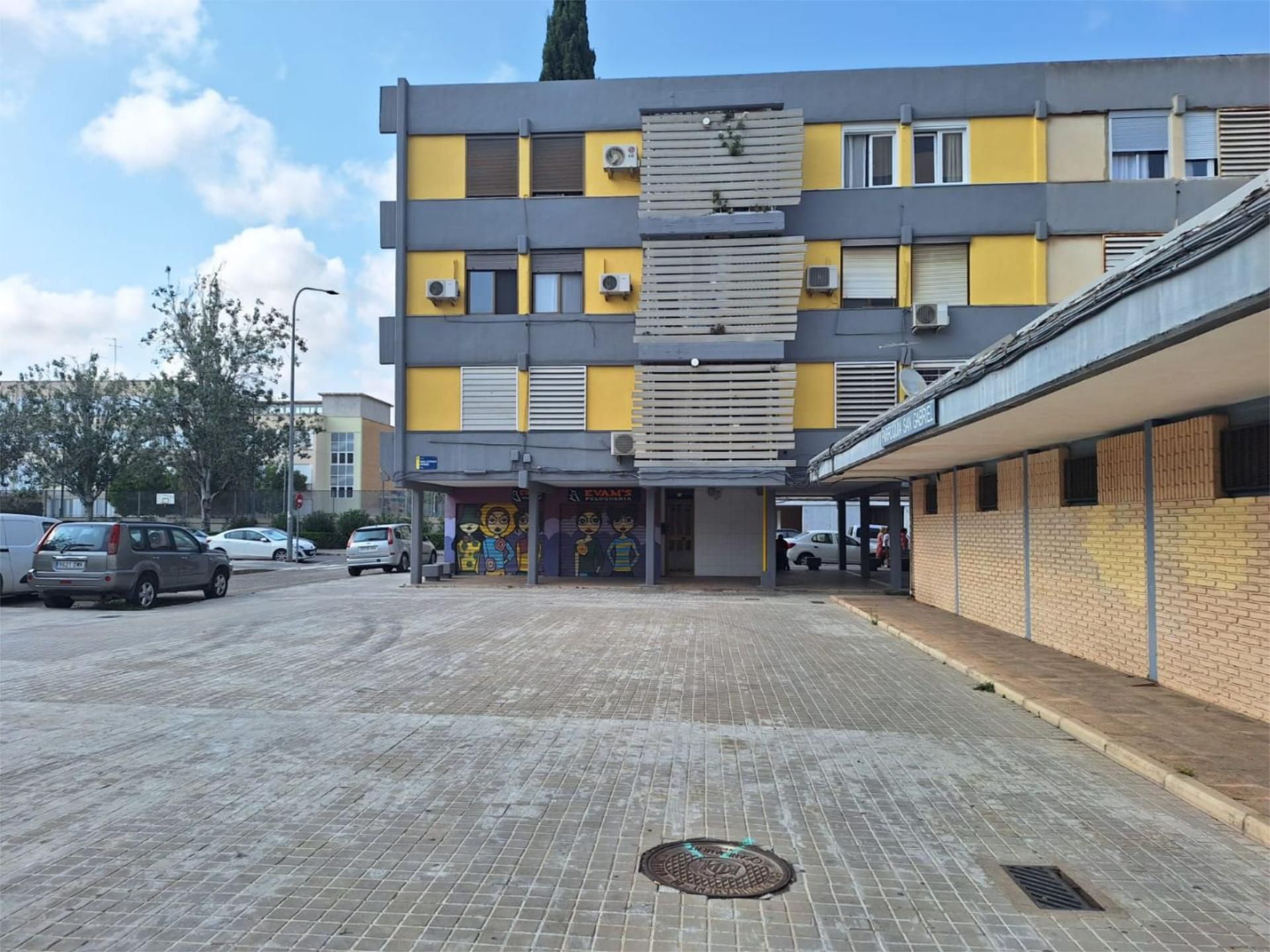 Vista exterior de Local en venda en  Valencia Capital amb Aire condicionat i Calefacció