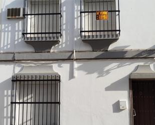 Vista exterior de Casa adosada en venda en Marchena amb Aire condicionat i Terrassa
