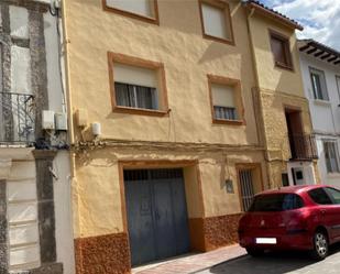 Exterior view of House or chalet for sale in Sarrión