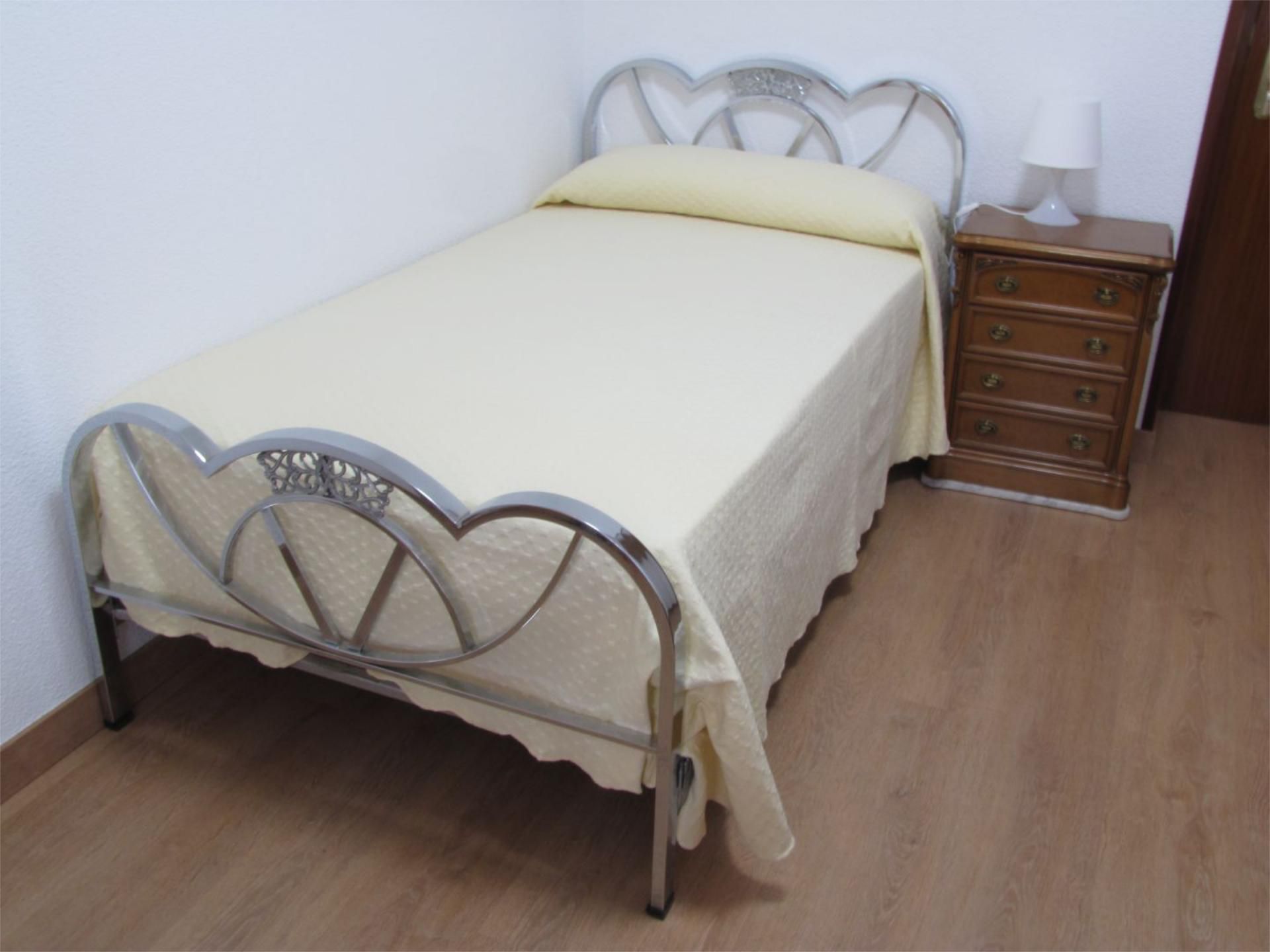 Bedroom of Flat to share in  Madrid Capital  with Air Conditioner, Heating and Furnished