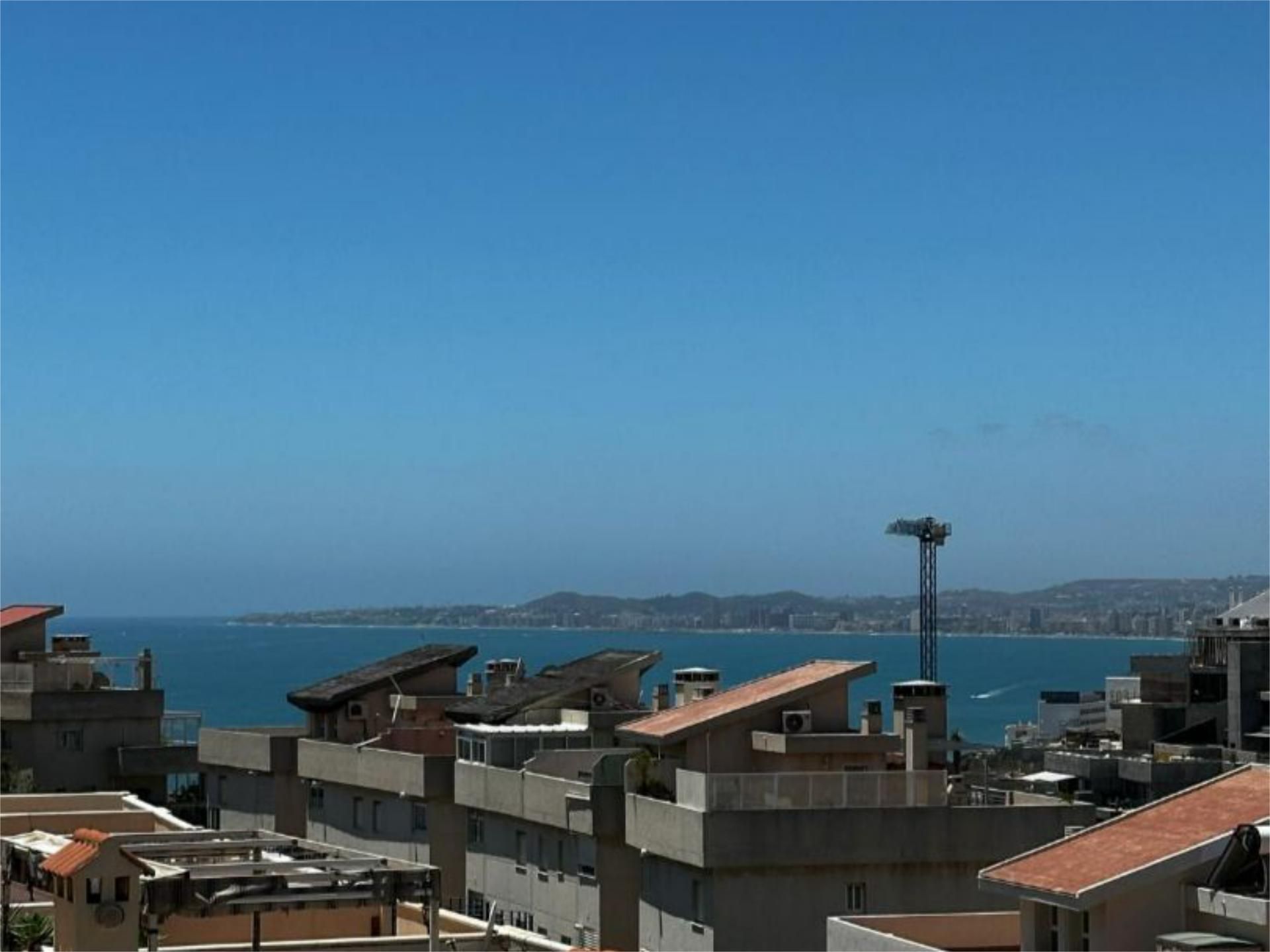 Vista exterior de Pis en venda en Benalmádena amb Aire condicionat, Piscina i Balcó