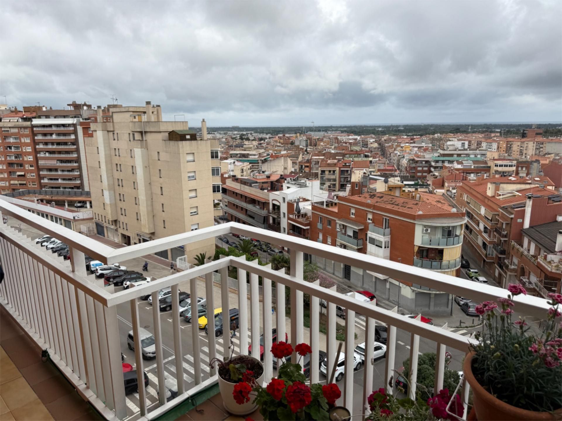 Vista exterior de Pis en venda en Gavà amb Terrassa