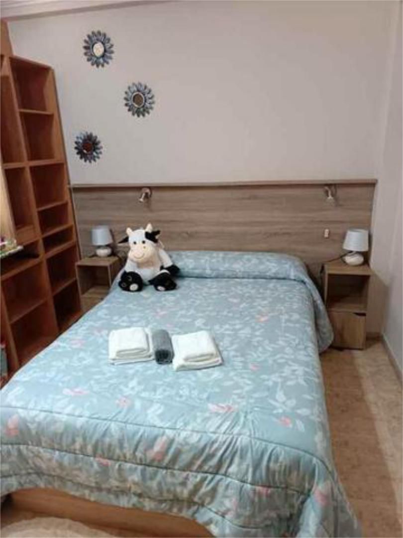 Dormitori de Apartament de lloguer en Pontevedra Capital  amb Terrassa i Moblat
