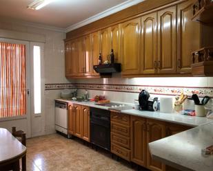 Cuina de Pis de lloguer en Tomelloso amb Calefacció, Terrassa i Moblat