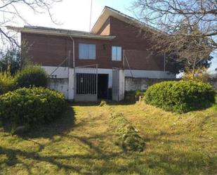 Exterior view of Single-family semi-detached for sale in Santovenia  with Private garden and Terrace