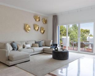 Living room of Flat for sale in Benahavís  with Air Conditioner, Heating and Private garden