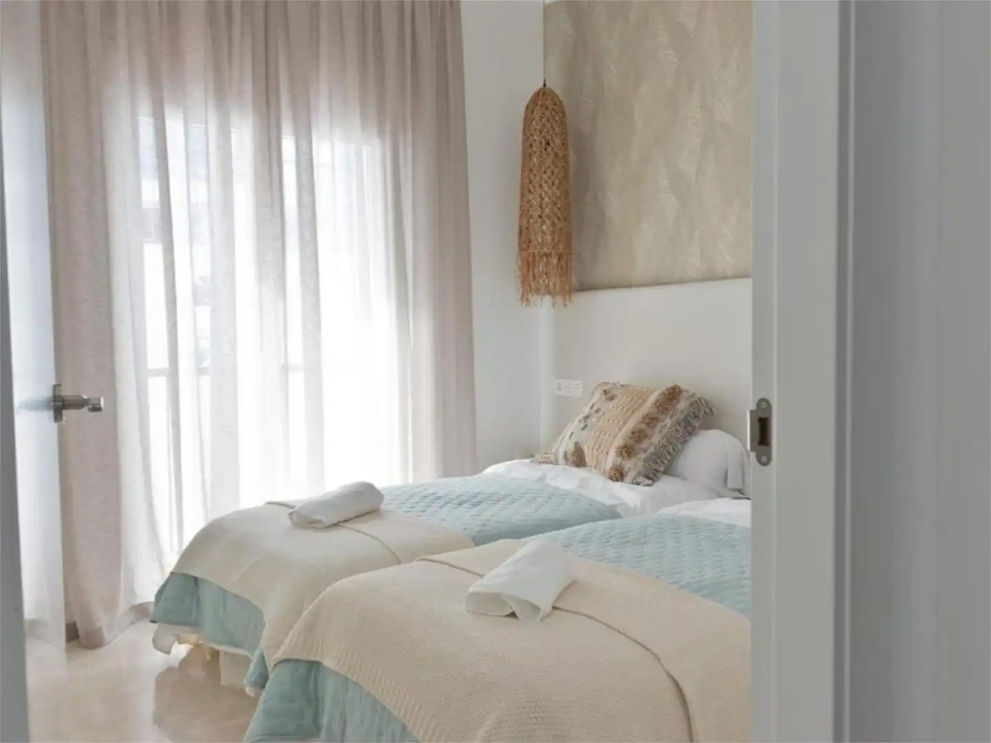 Bedroom of Flat for sale in Benahavís  with Air Conditioner, Heating and Private garden