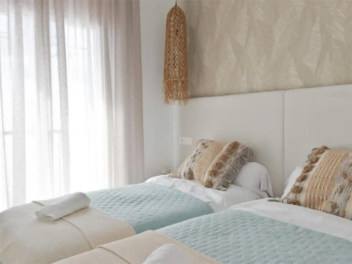 Bedroom of Flat for sale in Benahavís  with Air Conditioner, Heating and Private garden