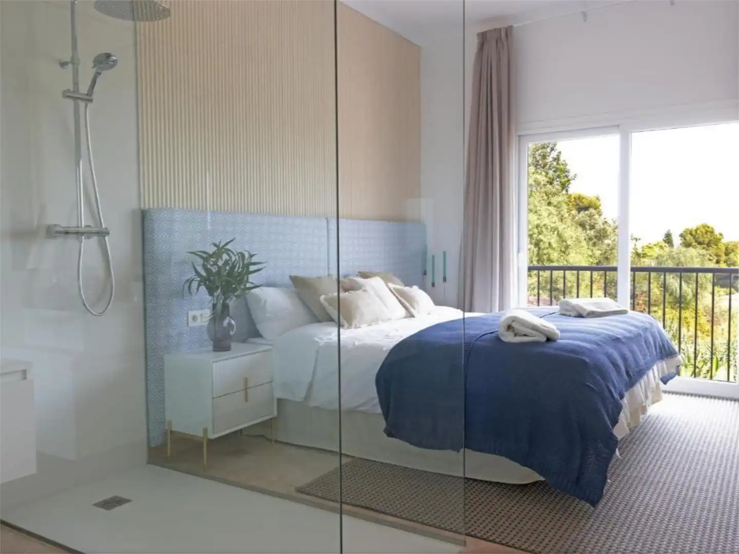 Bedroom of Flat for sale in Benahavís  with Air Conditioner, Heating and Private garden