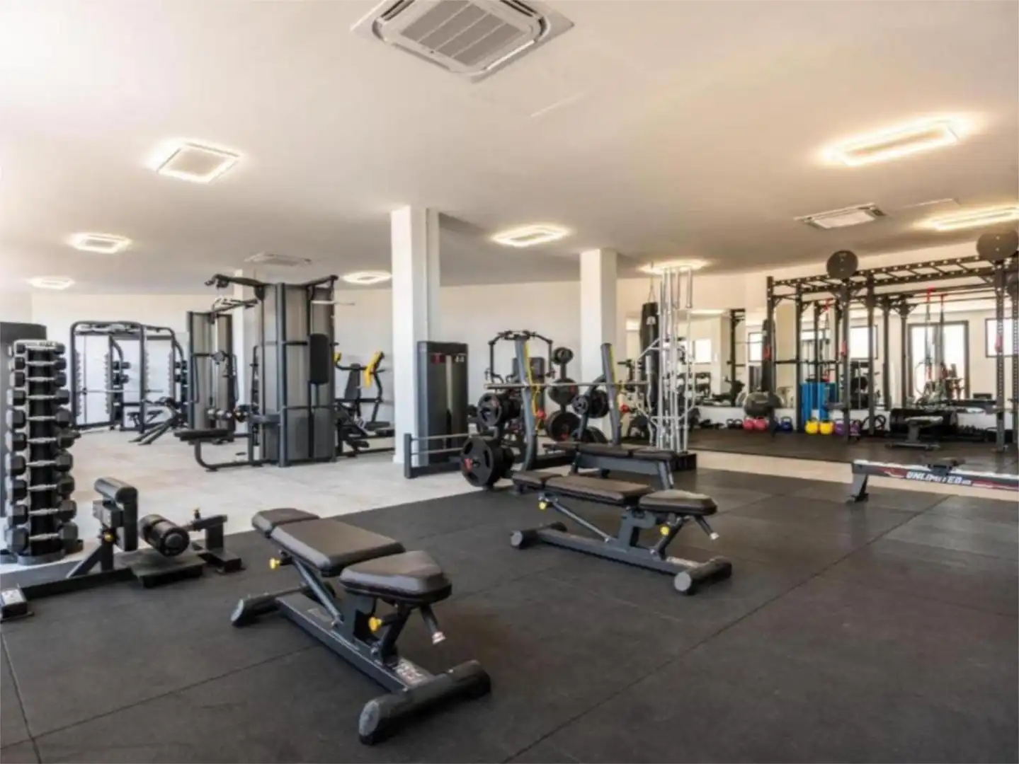 Flat for sale in Benahavís  with Air Conditioner, Heating and Private garden