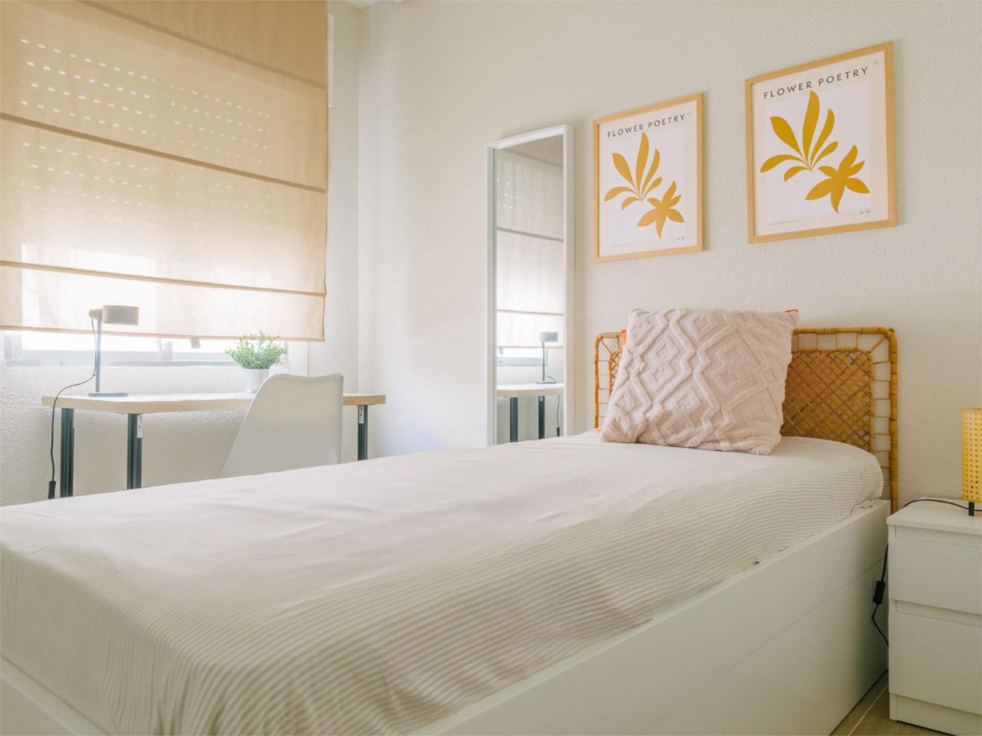 Flat to share in Calle Raimundo Lulio, 5, Santa Rosa - Valdeolleros