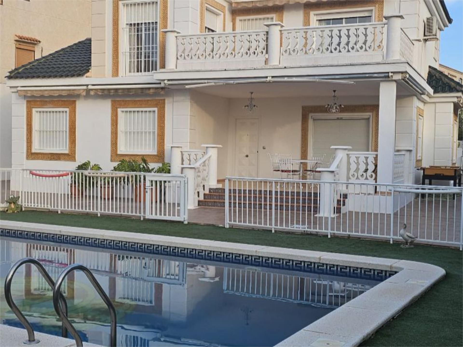 Piscina de Casa o xalet en venda en Elche / Elx amb Aire condicionat, Terrassa i Piscina