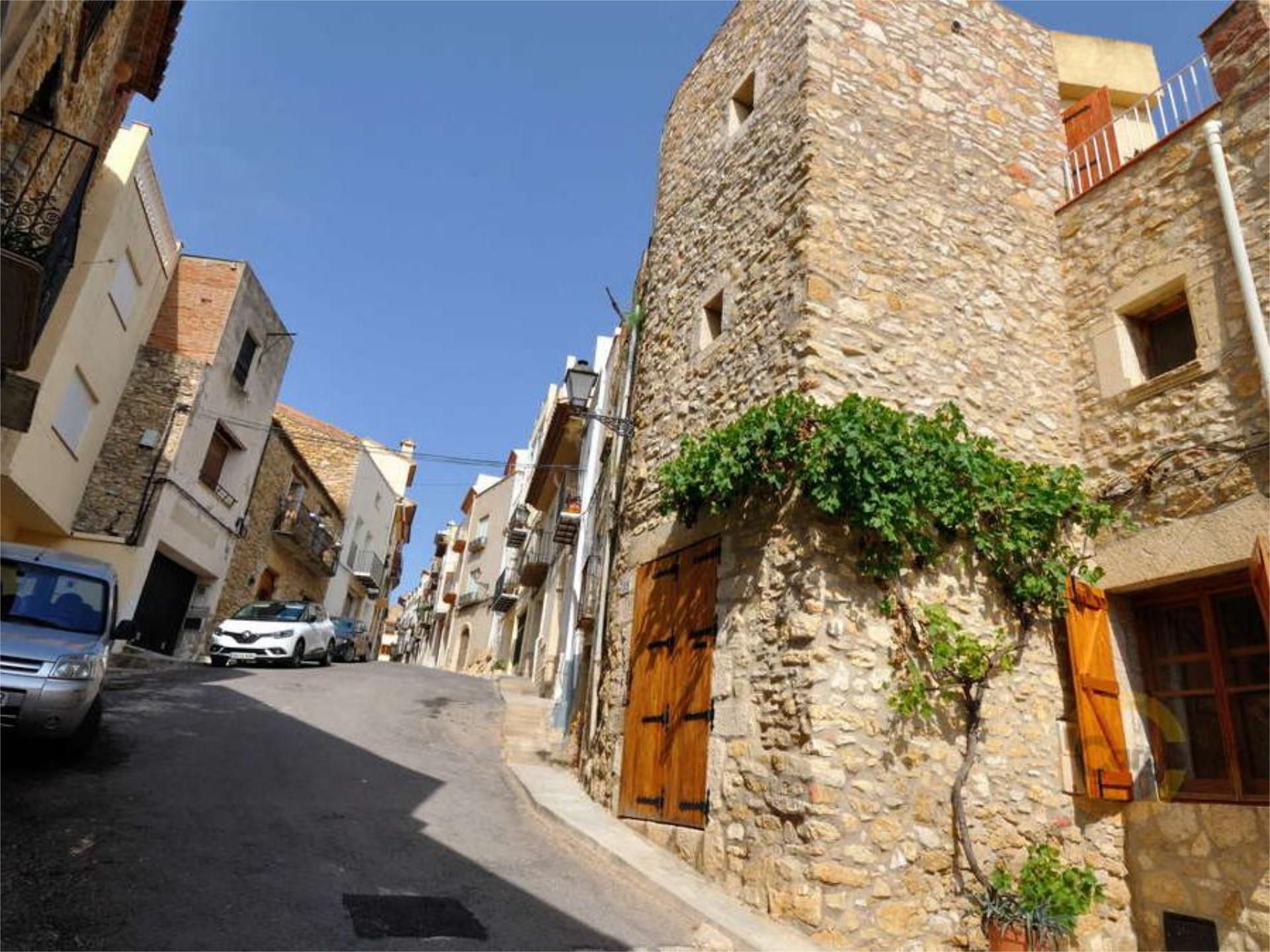 Vista exterior de Casa adosada en venda en Cervera del Maestre amb Terrassa