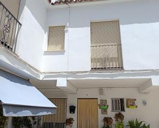 Exterior view of Single-family semi-detached for sale in Doña Mencía  with Air Conditioner, Terrace and Balcony