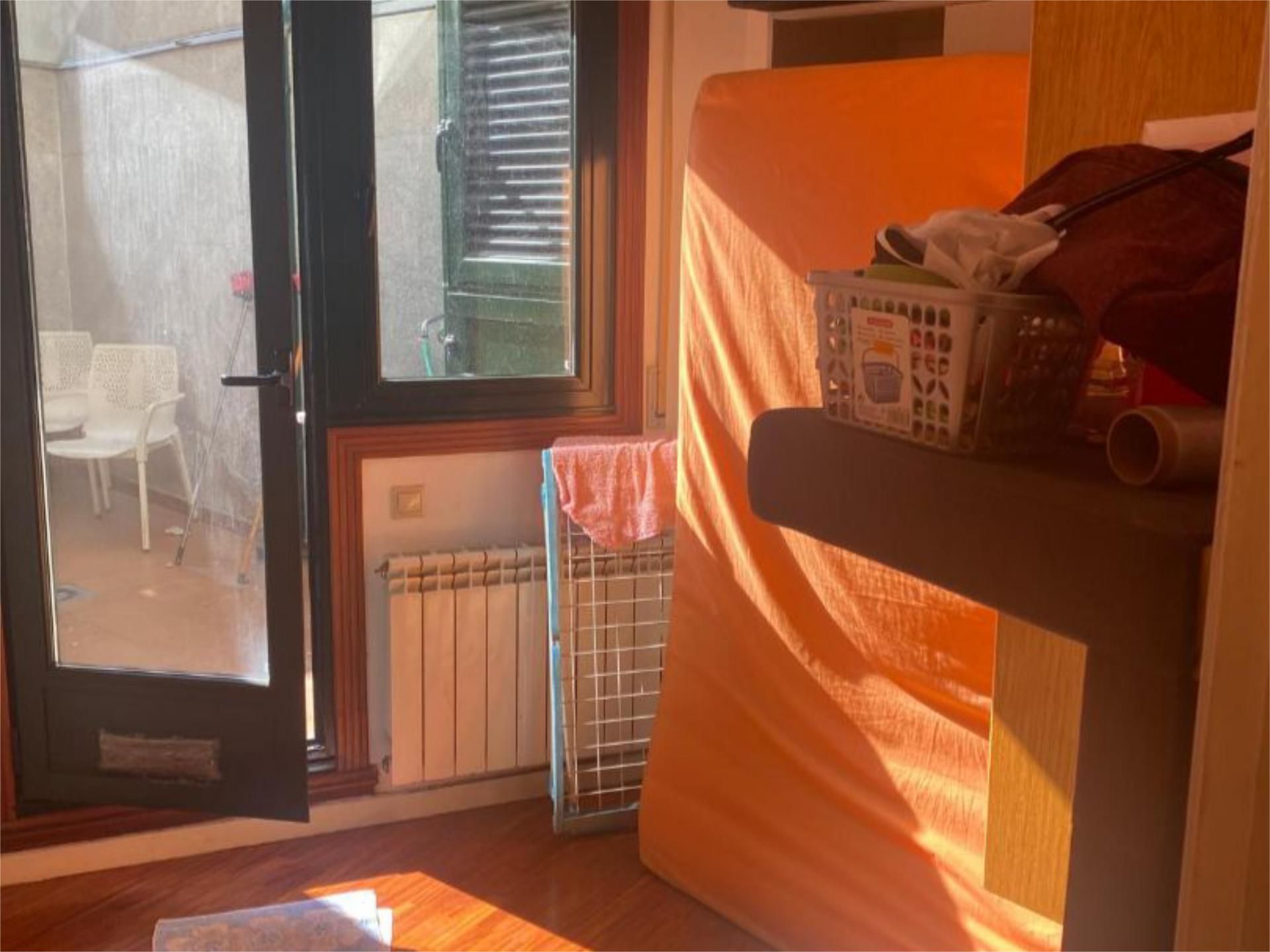 Terrassa de Pis per a compartir en Vigo  amb Calefacció, Parquet i Traster