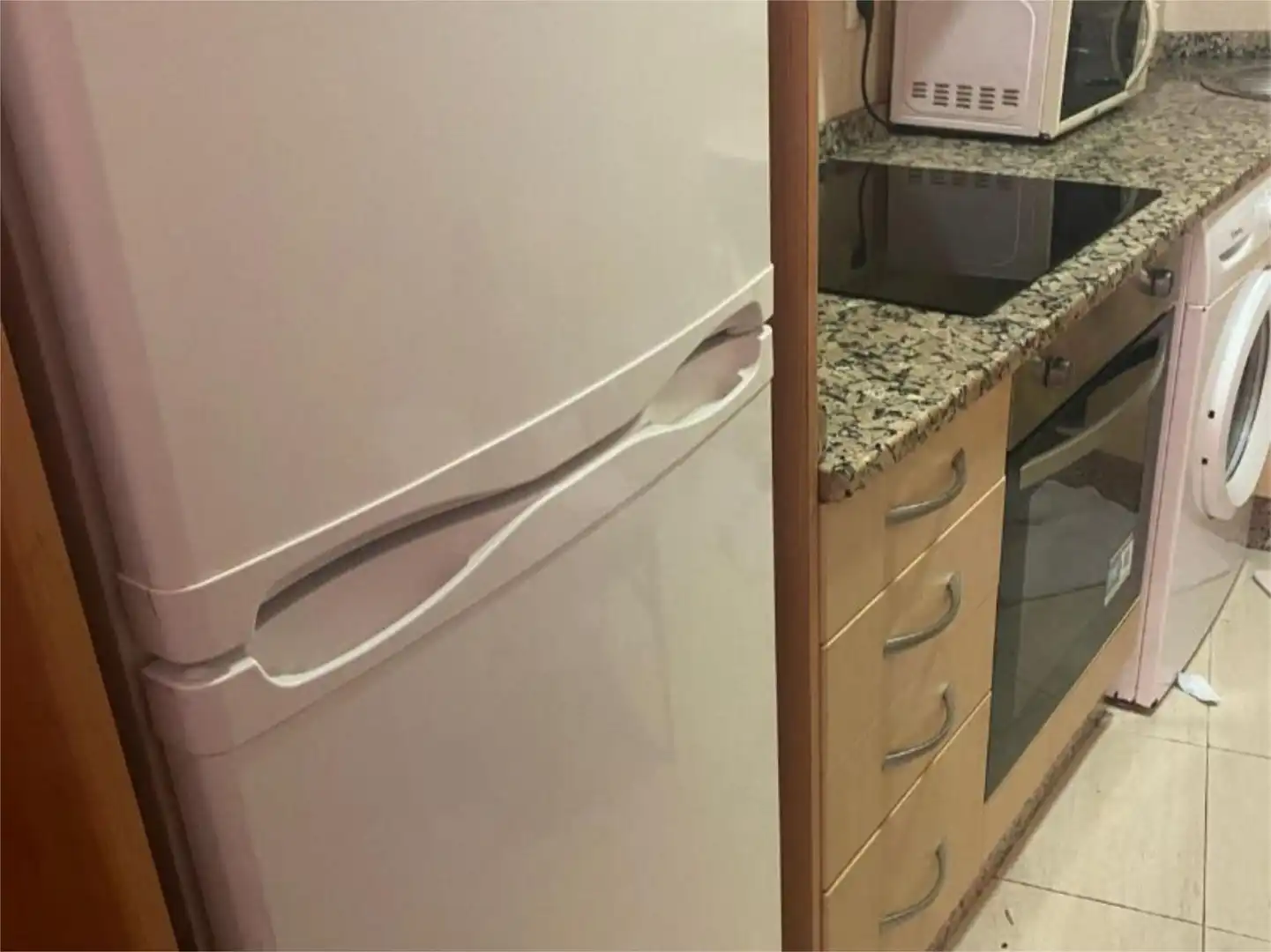 Room in Rúa da Ronda de Don Bosco, 21, Centro - Areal Kitchen of Flat for share in Vigo with Heating, Parquet flooring and Storage room