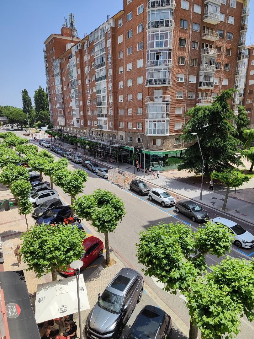 Exterior view of Apartment to rent in Burgos Capital  with Storage room, Furnished and Washing machine