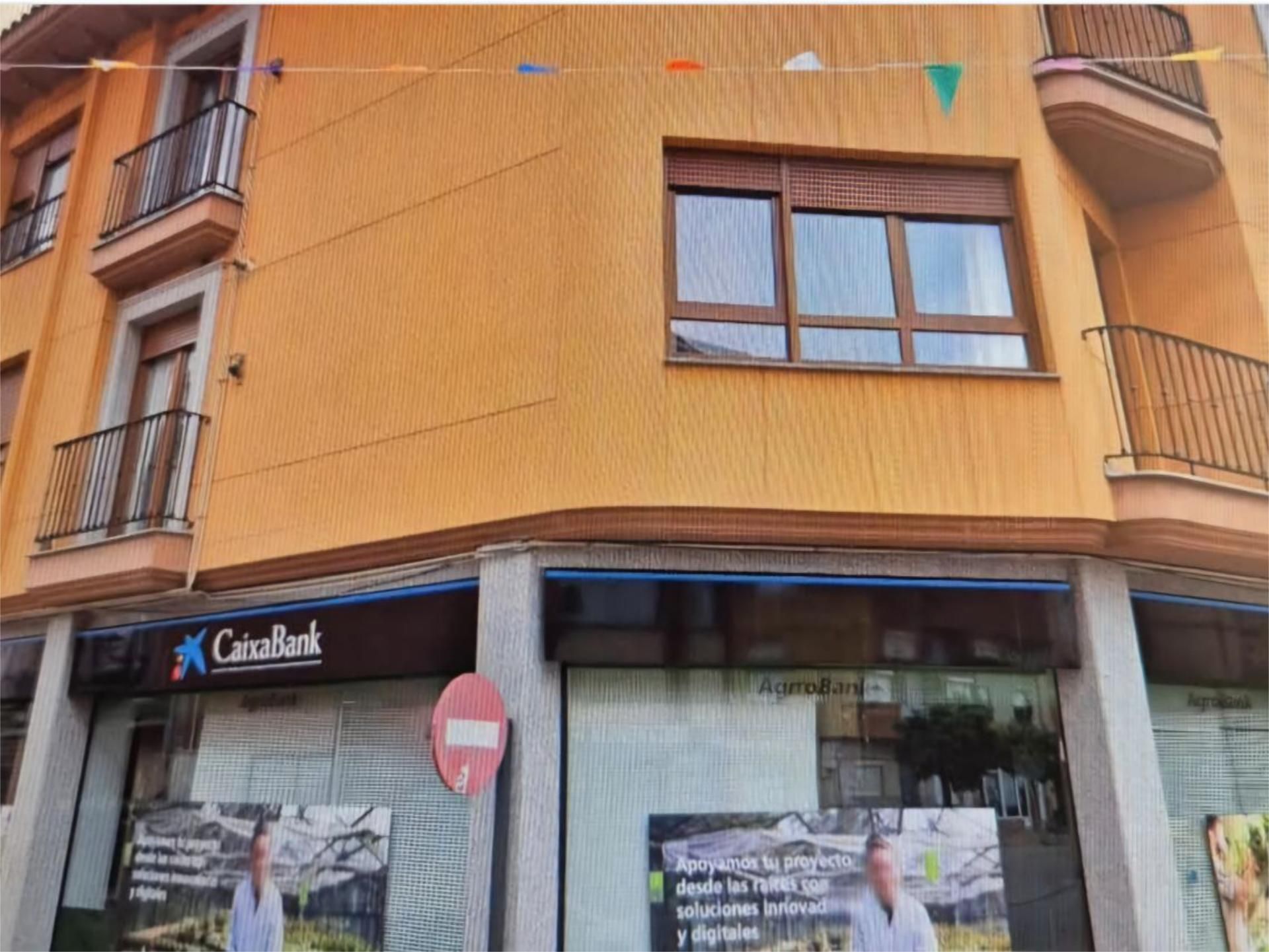 Vista exterior de Pis en venda en Santa María del Páramo amb Calefacció, Terrassa i Balcó
