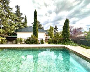 Swimming pool of House or chalet for sale in Colmenarejo  with Air Conditioner, Terrace and Swimming Pool