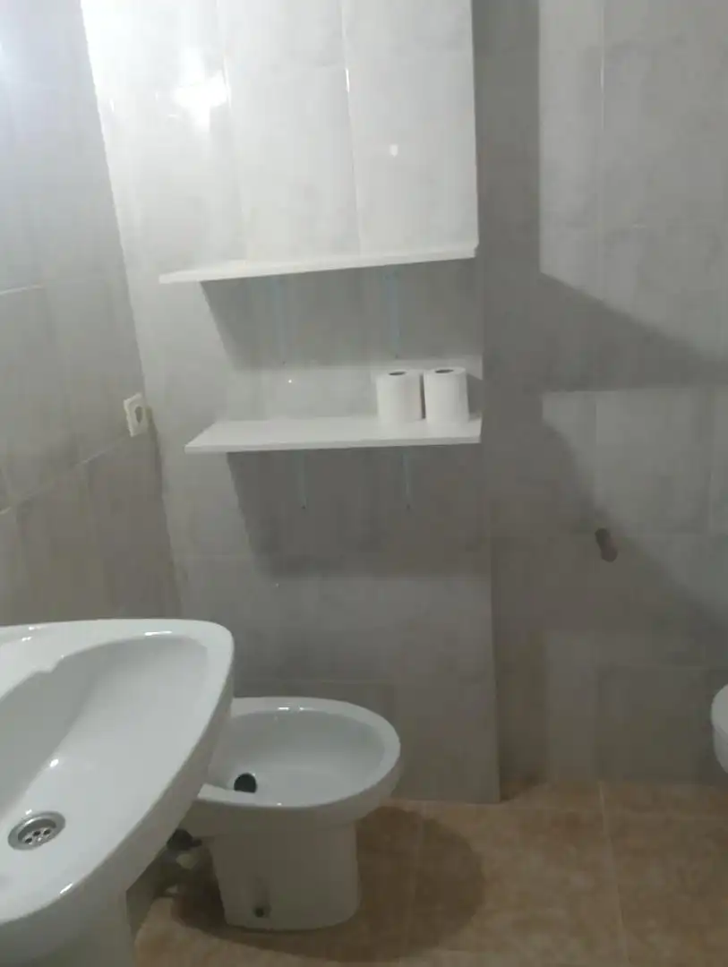 Ground floor for rent in Calle de la Colegiata, 9, Embajadores - Lavapiés Bathroom of Ground floor for rent in Madrid Capital with Air Conditioner