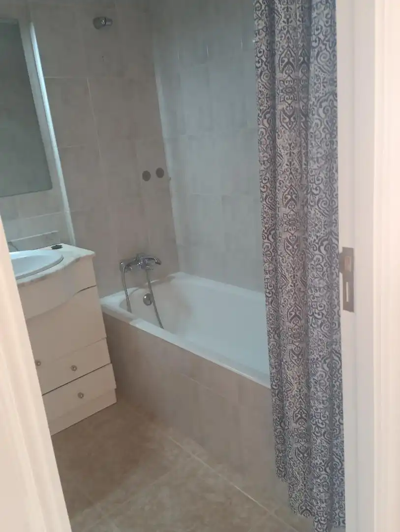 Ground floor for rent in Calle de la Colegiata, 9, Embajadores - Lavapiés Bathroom of Ground floor for rent in Madrid Capital with Air Conditioner