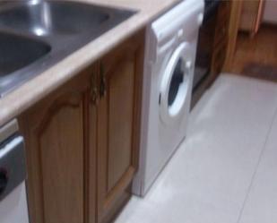 Cuina de Pis per a compartir en Segovia Capital amb Calefacció, Parquet i Traster