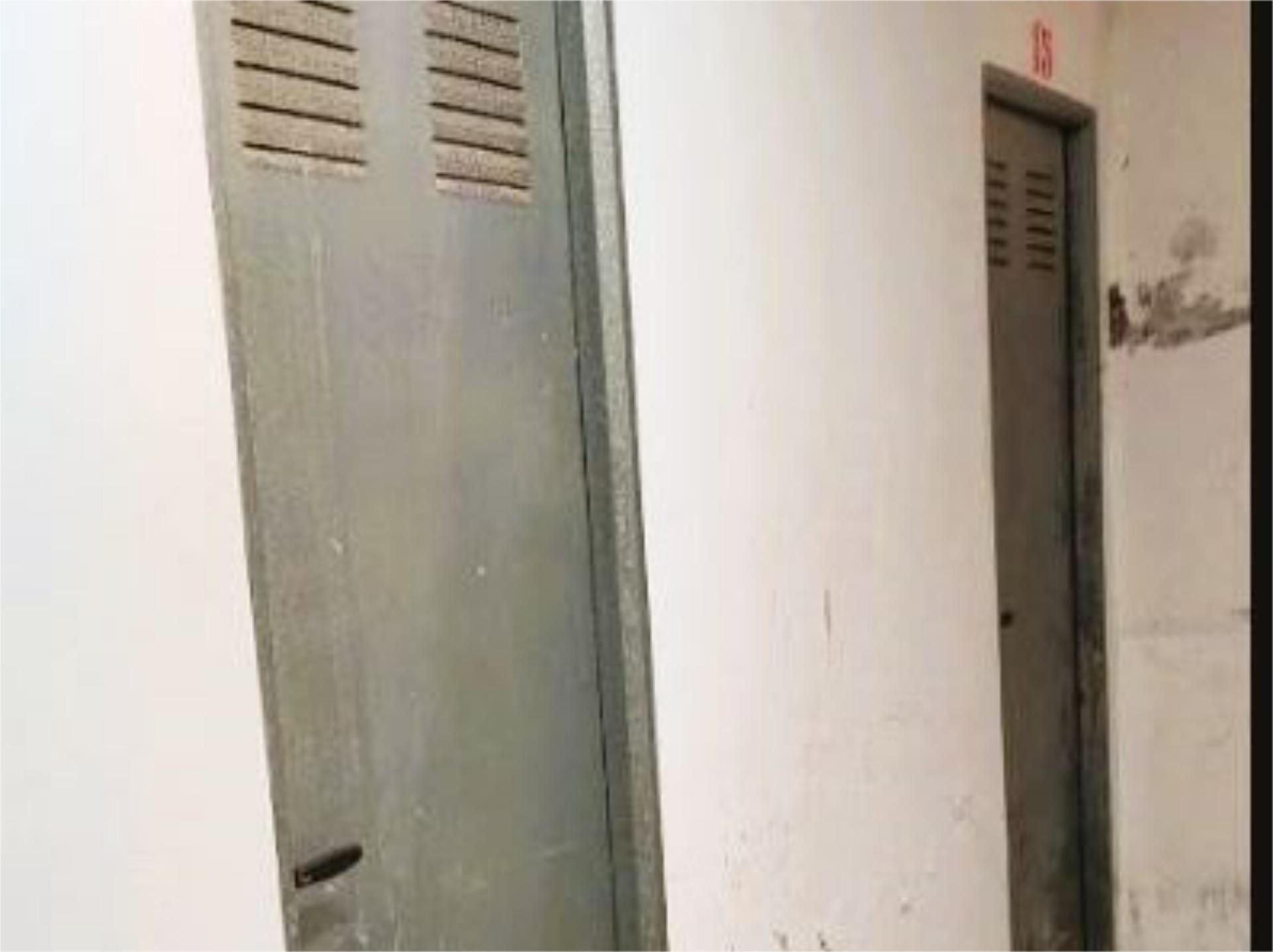 Bathroom of Box room for sale in Piles
