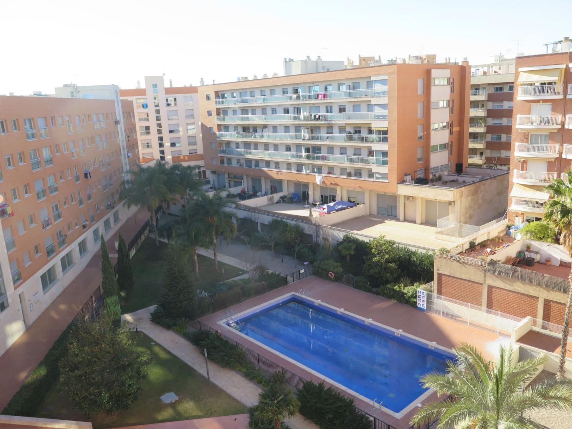Swimming pool of Apartment to rent in Reus  with Heating, Private garden and Storage room