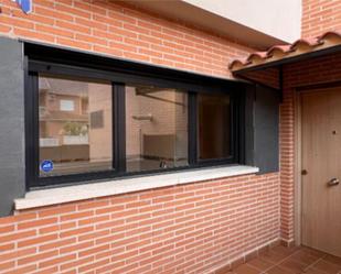 Vista exterior de Pis en venda en Yuncos amb Terrassa i Balcó