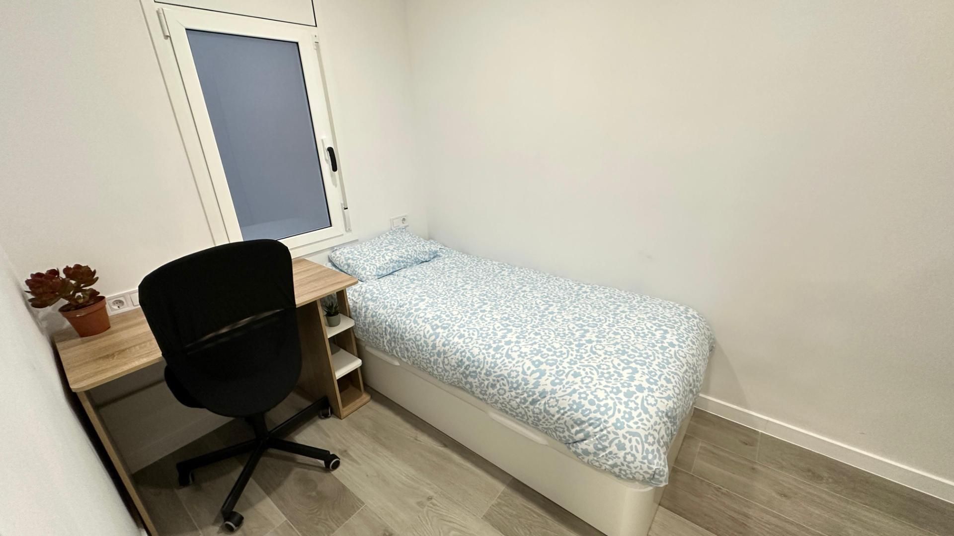 Bedroom of Flat to share in L'Hospitalet de Llobregat  with Terrace, Furnished and Oven