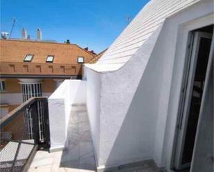 Vista exterior de Àtic de lloguer en  Huelva Capital amb Terrassa
