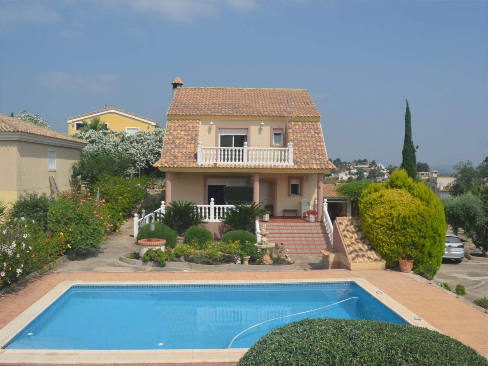 Vista exterior de Casa o xalet en venda en Turís amb Terrassa, Piscina i Balcó