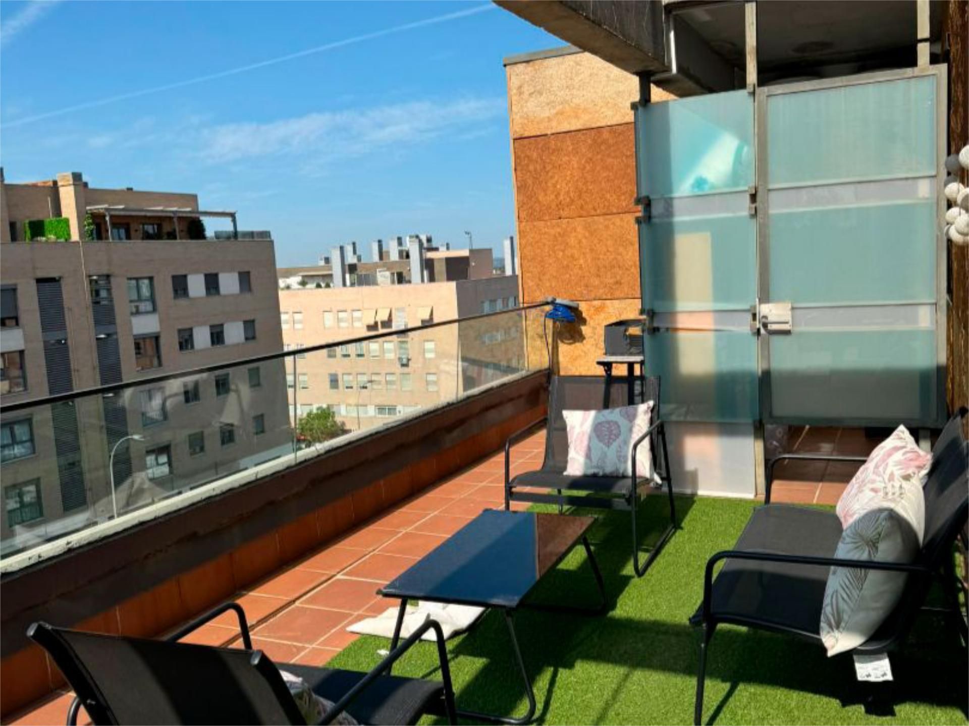 Terrassa de Àtic de lloguer en  Madrid Capital amb Aire condicionat, Calefacció i Jardí privat
