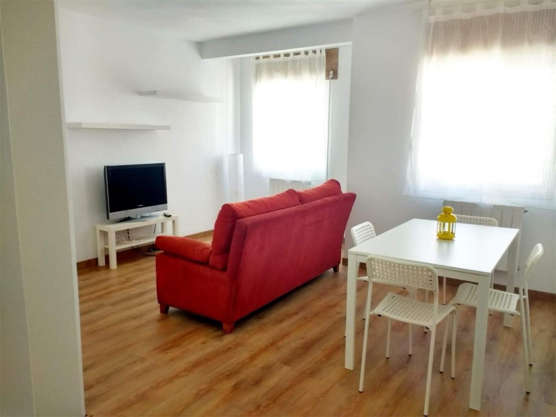 Living room of Flat to rent in Valladolid Capital  with Heating, Parquet flooring and Furnished