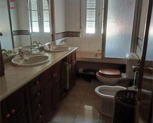 Bathroom of Flat for sale in Borox