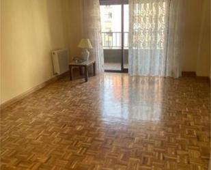 Dormitori de Pis de lloguer en  Granada Capital amb Calefacció i Terrassa