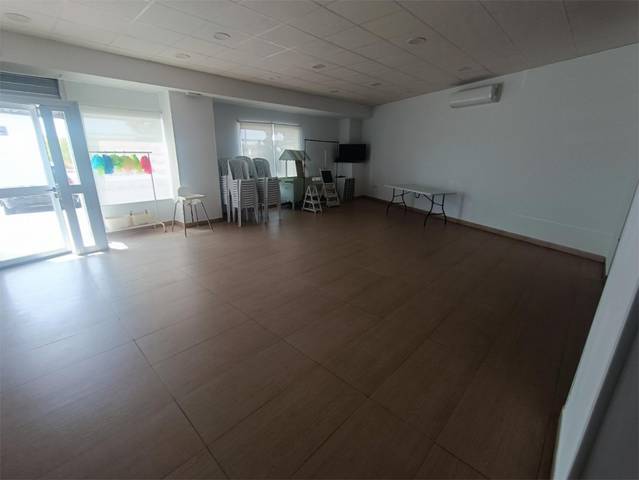 Local comercial en Venta en Calle Profesor Manuel Olivencia Ruiz, 17 en Colores -  Entreparques